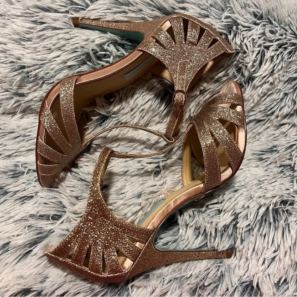 Betsey Johnson Gold Glitter Tee Heels - ***See notes for sizing - Picture 2 of 15